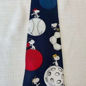 Peanuts Snoopy sport balls tie